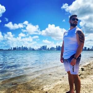 Meet your Posher, Javier